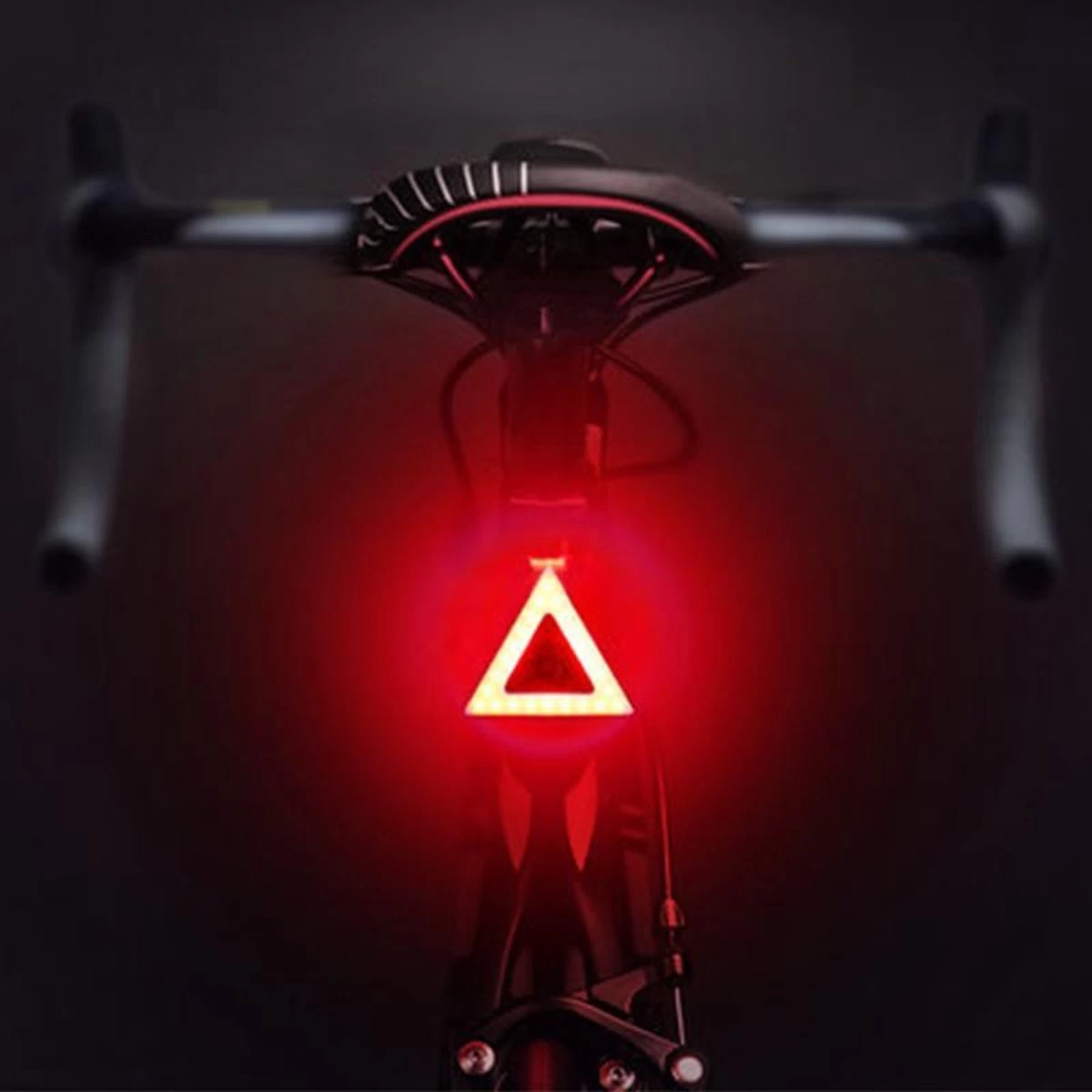 DESO® Fietslicht Achterlicht LED USB Oplaadbaar Helder Super Fel Driehoek - Achterlicht Voor Racefiets En MTB – Herkenningslicht